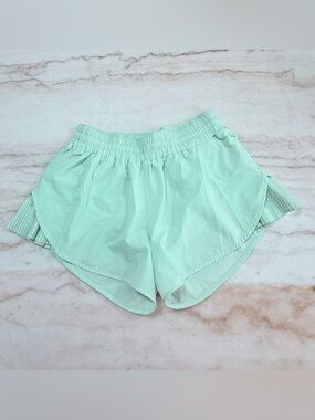 Rare OG Lululemon Play off the Pleat Hottie Hot Shorts size 4.
